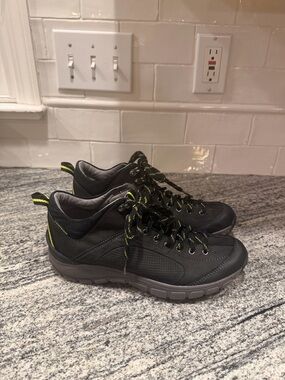 Women’s Clark’s Wave Hiker Ankel Waterproof Boots Size 9